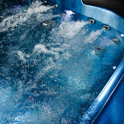 Freistehender Smart 5-Person-Whirlpool mit High Flow-Jets / WiFi / Bluetooth-Lautsprechern und Balboa-System