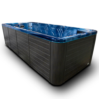 Moderne surfende Art im Freien endloser Swimmingpool und Badekurort-Pool