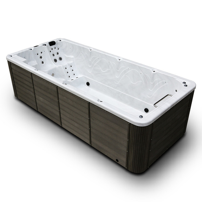 Moderne surfende Art im Freien endloser Swimmingpool und Badekurort-Pool
